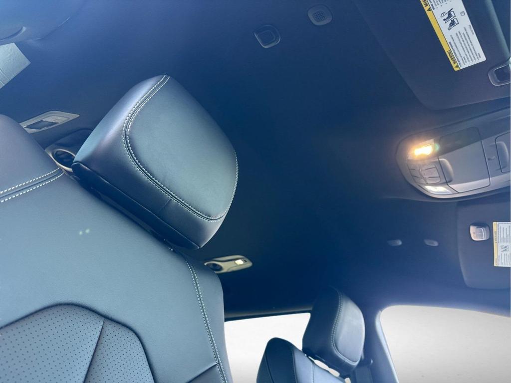 new 2025 Chrysler Pacifica Hybrid car, priced at $53,050