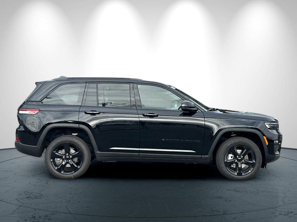 new 2025 Jeep Grand Cherokee car, priced at $52,735