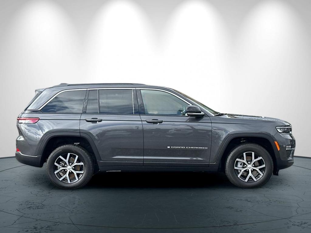 new 2025 Jeep Grand Cherokee car, priced at $47,495