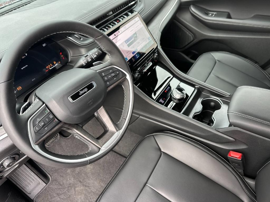 new 2025 Jeep Grand Cherokee car, priced at $47,495