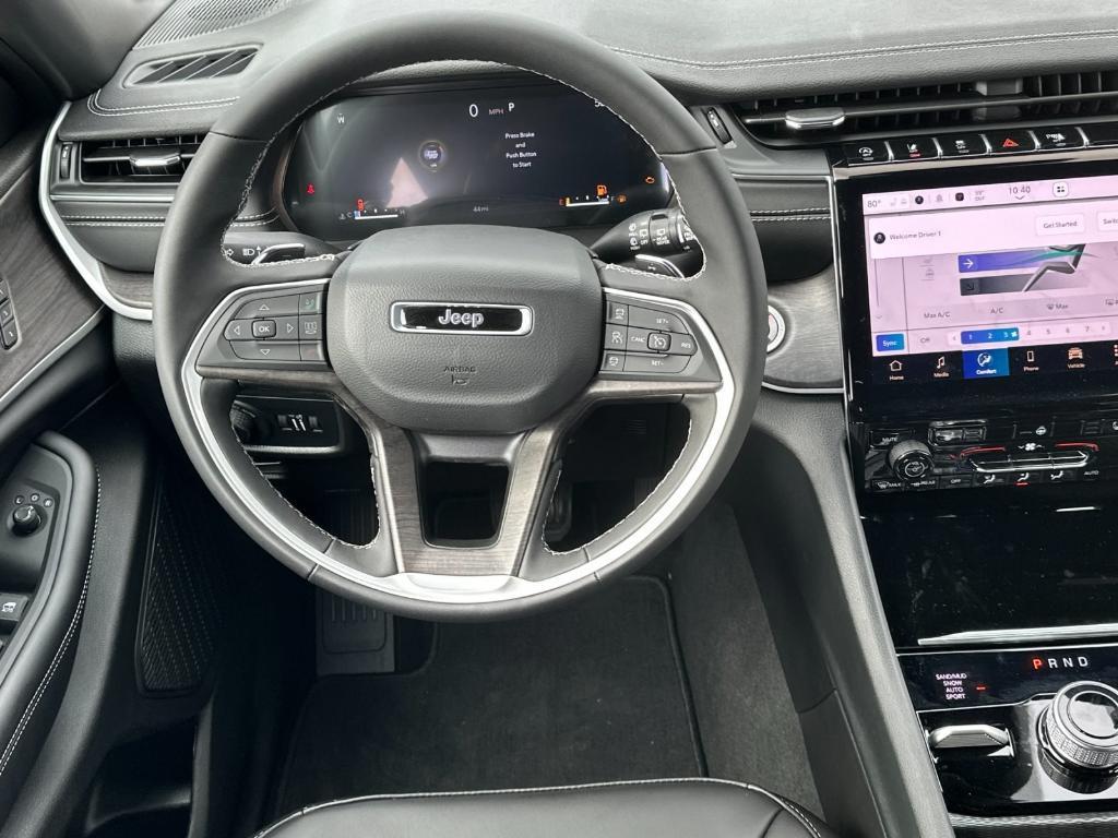 new 2025 Jeep Grand Cherokee car, priced at $47,495