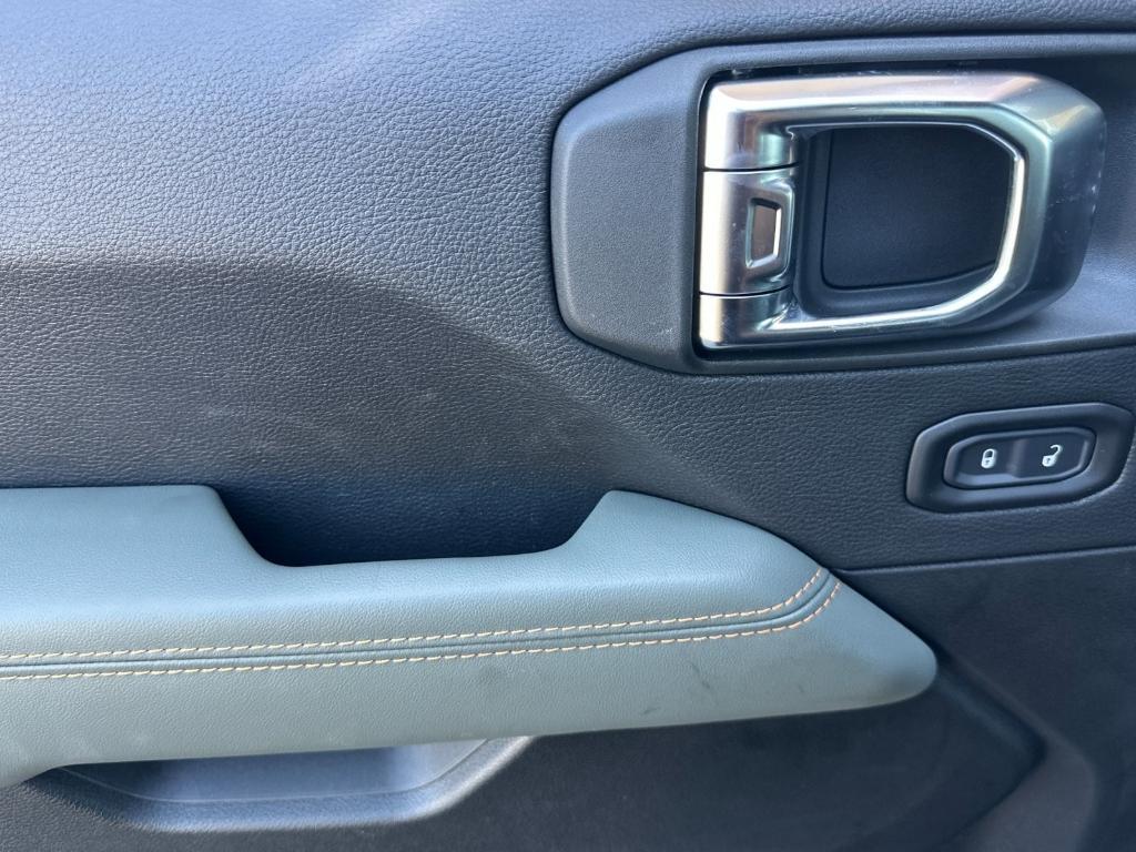 new 2025 Jeep Gladiator car, priced at $60,095