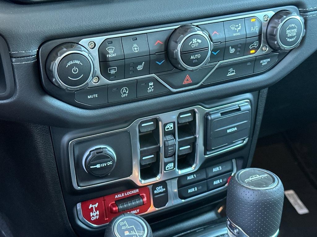 new 2025 Jeep Gladiator car, priced at $60,095