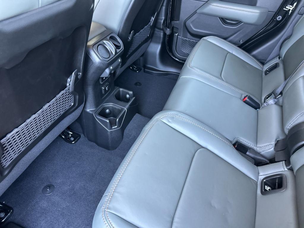 new 2025 Jeep Gladiator car, priced at $60,095