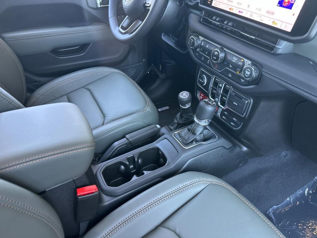 new 2025 Jeep Gladiator car, priced at $60,095