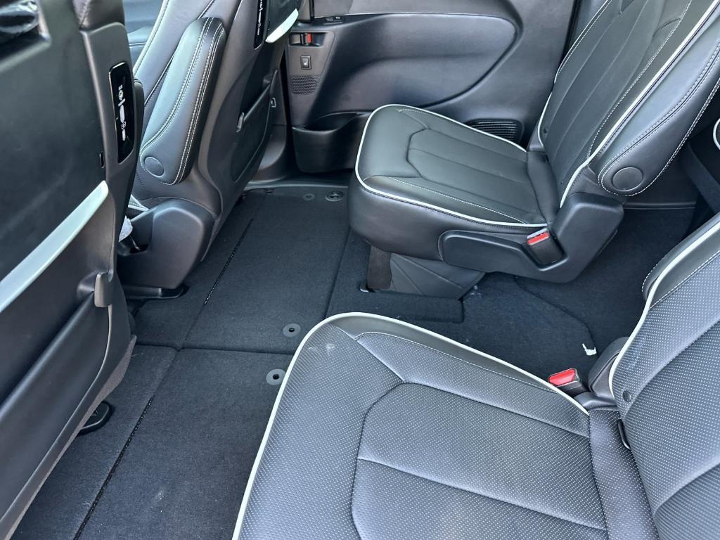 new 2025 Chrysler Pacifica car, priced at $59,165