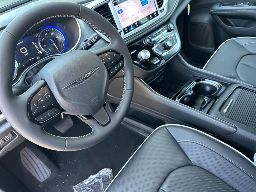 new 2025 Chrysler Pacifica car, priced at $59,165