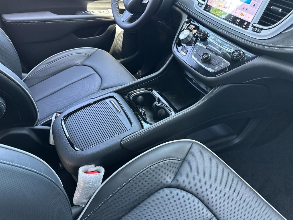 new 2025 Chrysler Pacifica car, priced at $59,165
