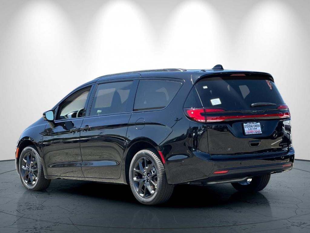 new 2025 Chrysler Pacifica car, priced at $59,165