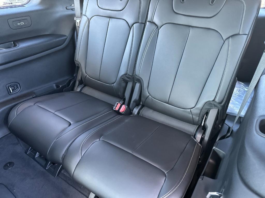 new 2025 Jeep Grand Cherokee L car, priced at $49,495