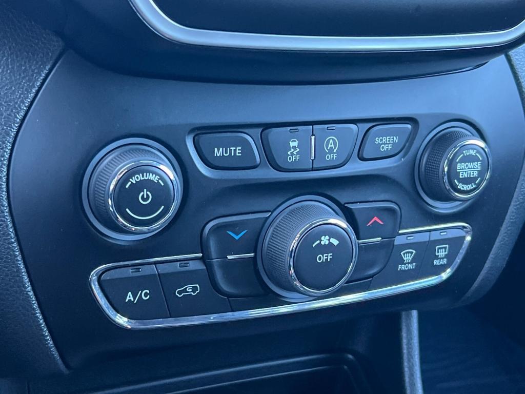 used 2019 Jeep Cherokee car, priced at $16,995