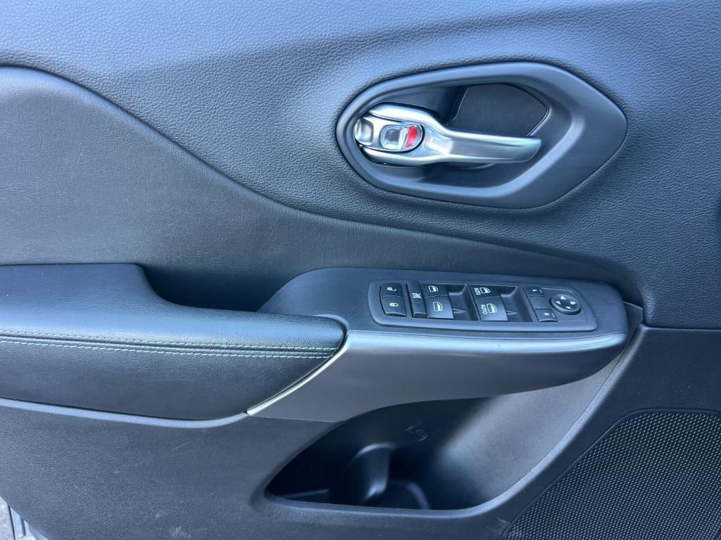 used 2019 Jeep Cherokee car, priced at $16,995