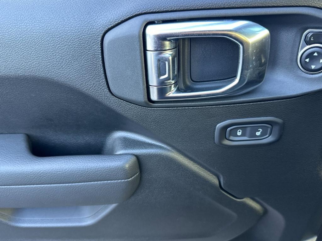 new 2025 Jeep Wrangler car, priced at $61,300