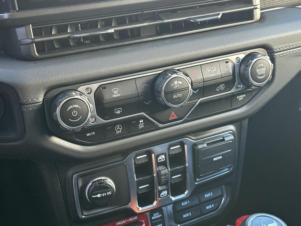 new 2025 Jeep Wrangler car, priced at $61,300