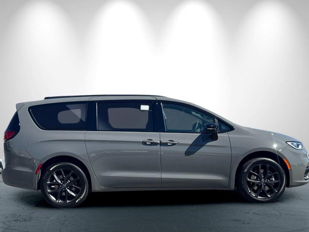 new 2025 Chrysler Pacifica car, priced at $59,660