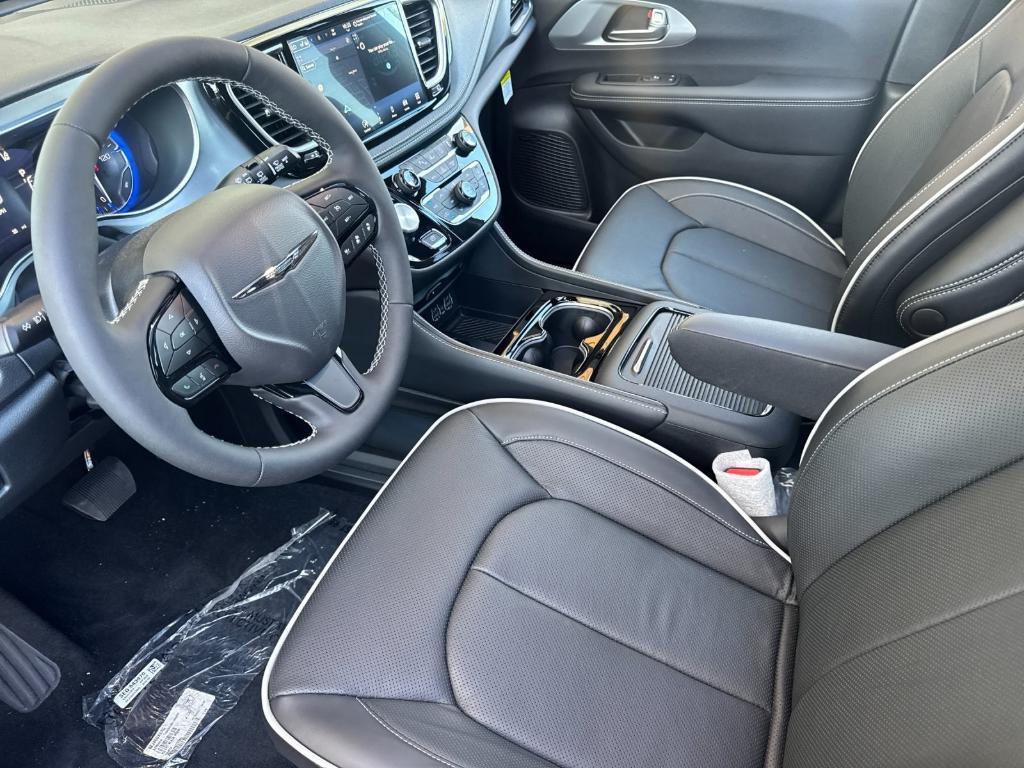 new 2025 Chrysler Pacifica car, priced at $59,660