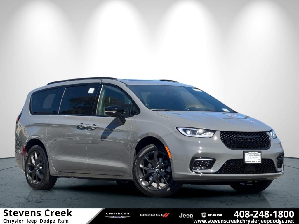 new 2025 Chrysler Pacifica car, priced at $59,660