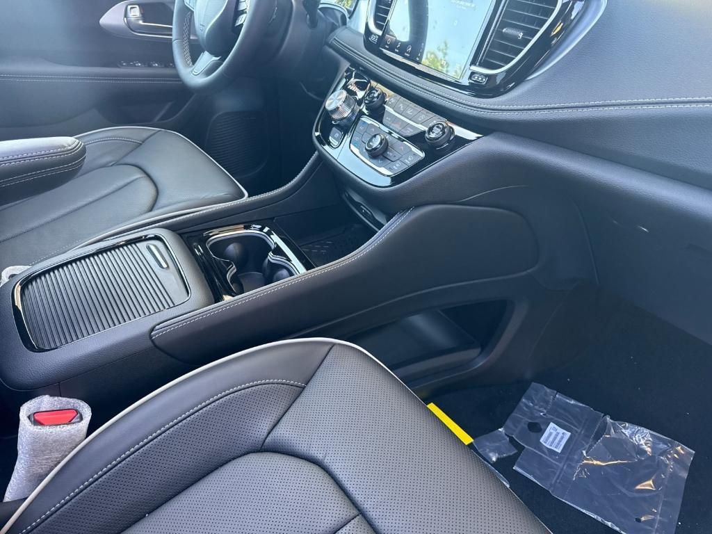 new 2025 Chrysler Pacifica car, priced at $59,660