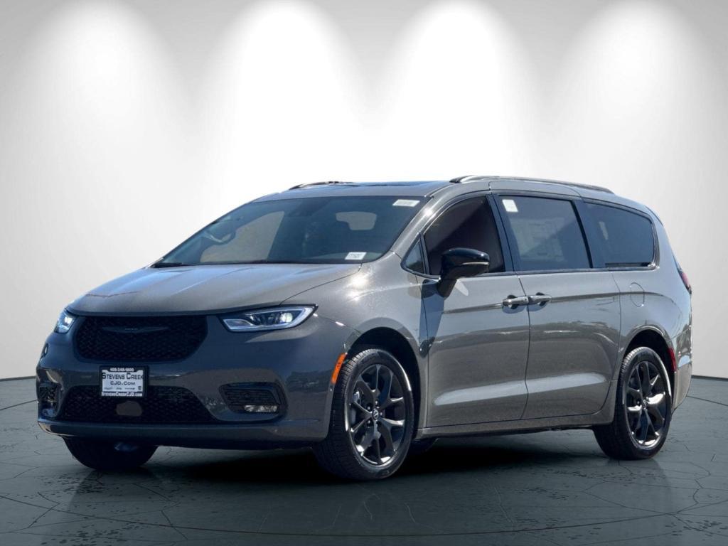 new 2025 Chrysler Pacifica car, priced at $59,660