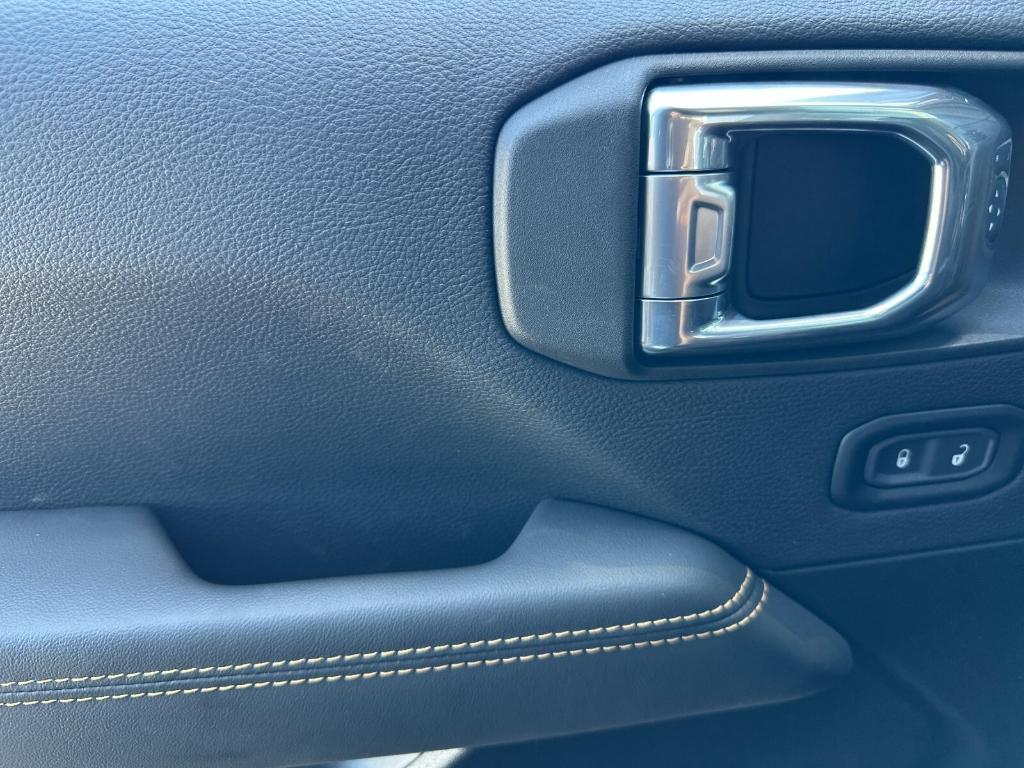 new 2025 Jeep Wrangler car, priced at $60,805