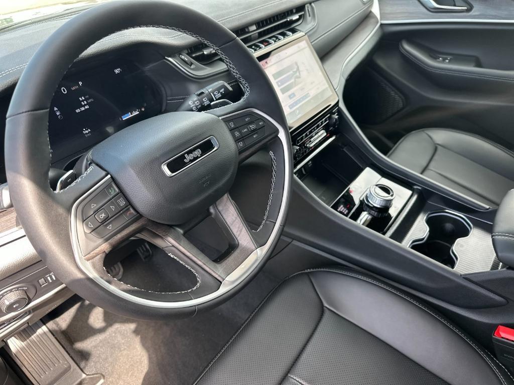 new 2025 Jeep Grand Cherokee car, priced at $55,660