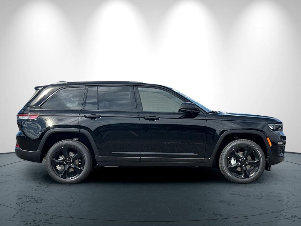 new 2025 Jeep Grand Cherokee car, priced at $55,660