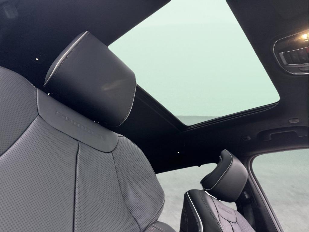 new 2025 Jeep Grand Cherokee L car, priced at $73,850