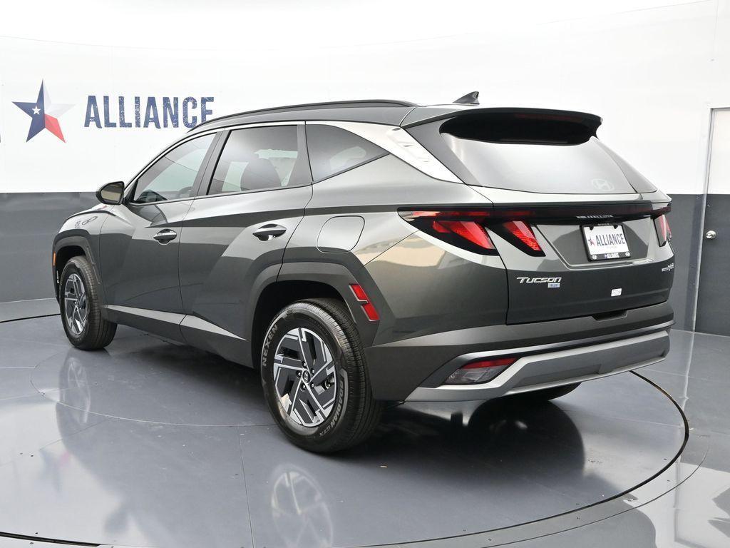 new 2025 Hyundai TUCSON Hybrid car, priced at $31,607