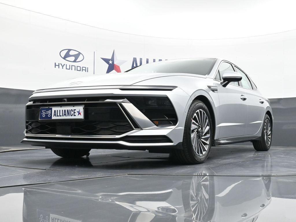 new 2025 Hyundai Sonata Hybrid car, priced at $35,521