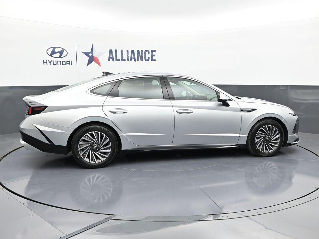 new 2025 Hyundai Sonata Hybrid car, priced at $35,521