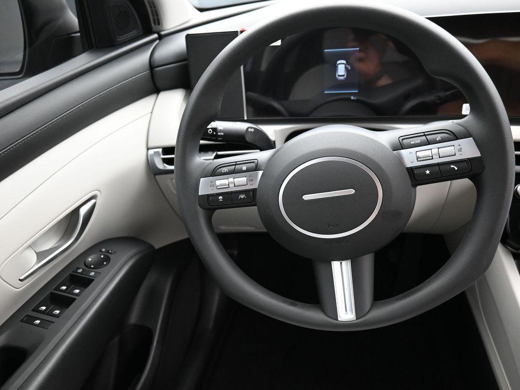 new 2025 Hyundai Tucson car, priced at $28,000