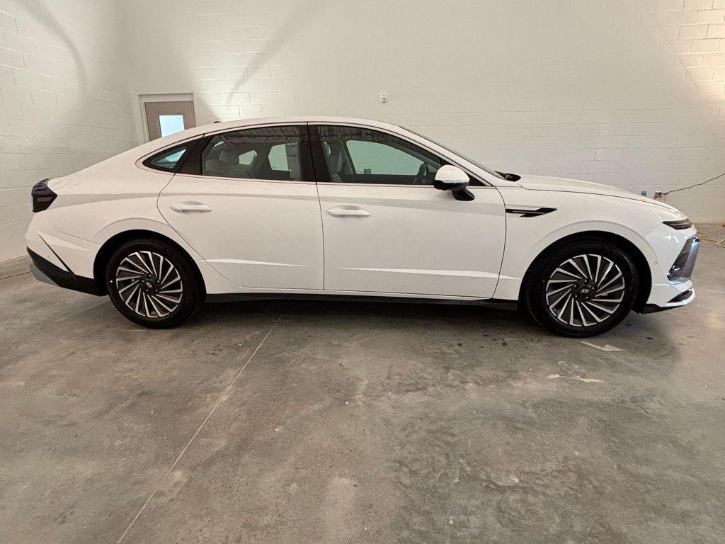 new 2025 Hyundai Sonata Hybrid car, priced at $36,006