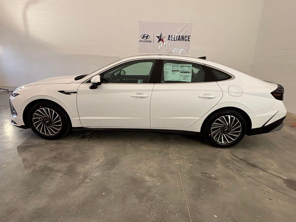 new 2025 Hyundai Sonata Hybrid car, priced at $36,006