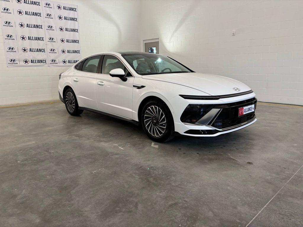 new 2025 Hyundai Sonata Hybrid car, priced at $36,006