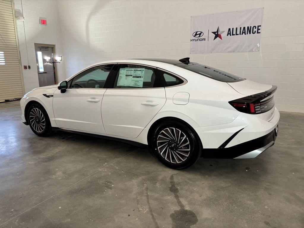 new 2025 Hyundai Sonata Hybrid car, priced at $36,006