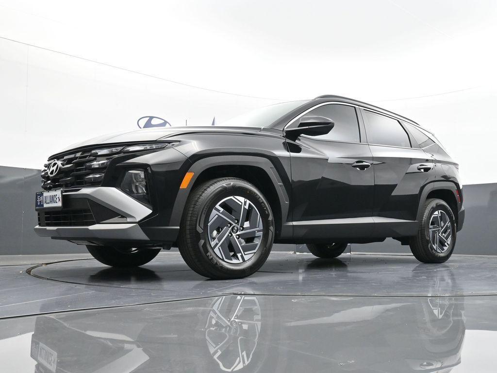 new 2025 Hyundai TUCSON Hybrid car, priced at $31,607