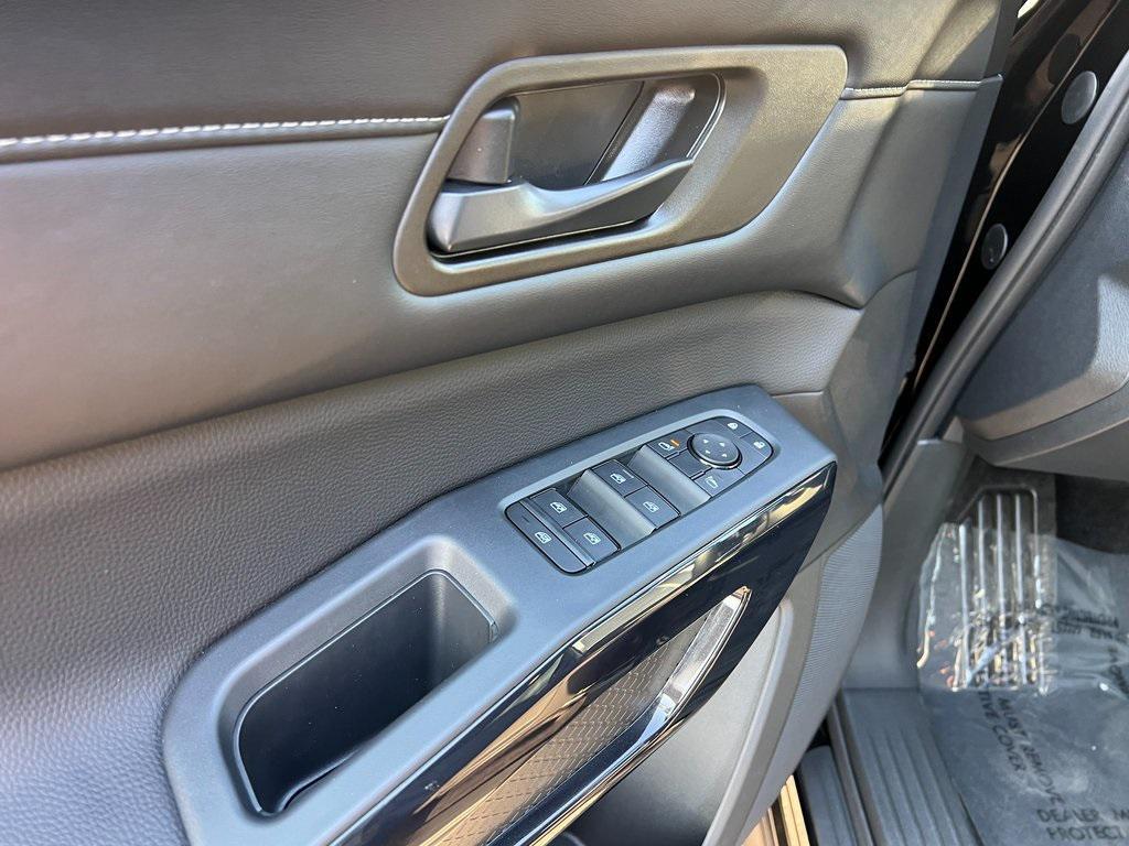 new 2025 Nissan Pathfinder car, priced at $35,731