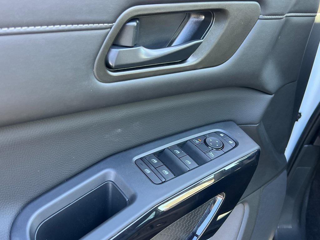 new 2025 Nissan Pathfinder car, priced at $41,116