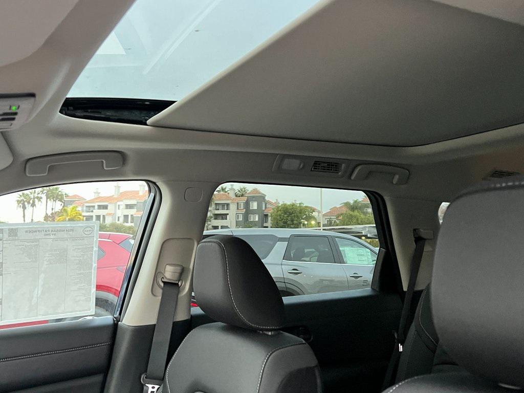 new 2025 Nissan Pathfinder car, priced at $39,882