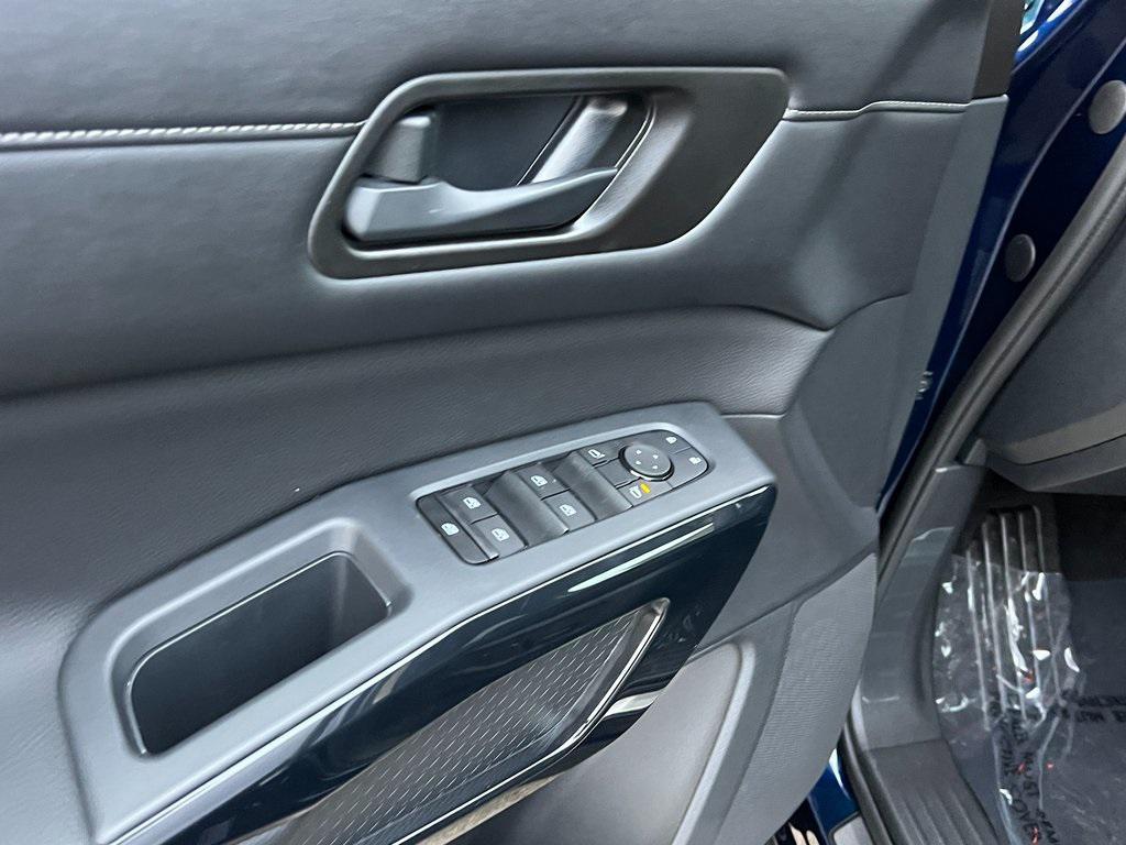 new 2025 Nissan Pathfinder car, priced at $39,882