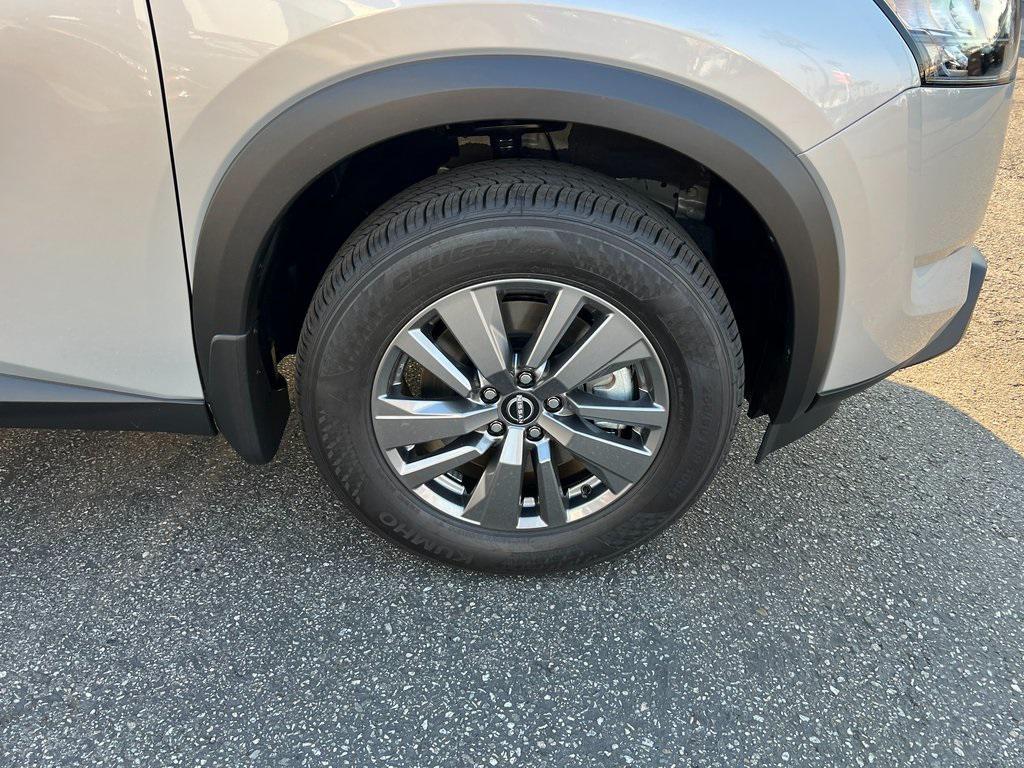 new 2025 Nissan Pathfinder car, priced at $35,731
