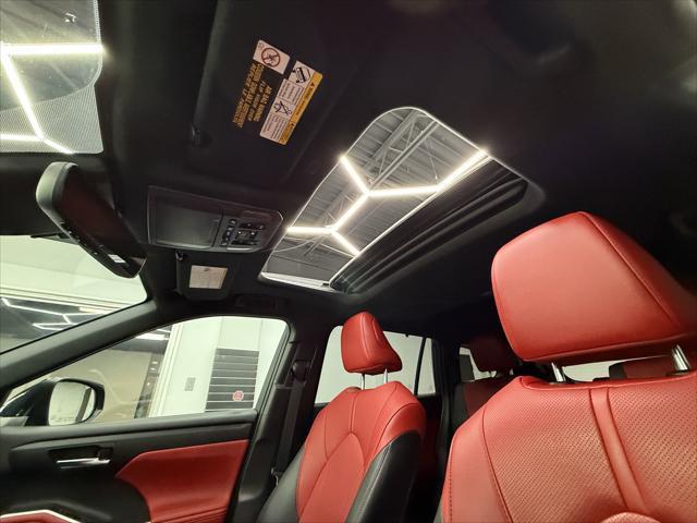 used 2021 Toyota Highlander car, priced at $38,900