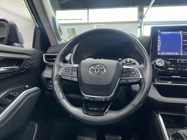 used 2021 Toyota Highlander car, priced at $38,500