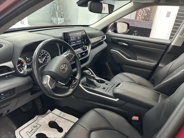 used 2020 Toyota Highlander car, priced at $32,900