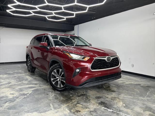 used 2020 Toyota Highlander car, priced at $32,900