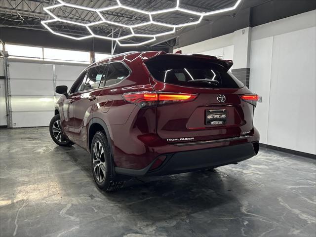 used 2020 Toyota Highlander car, priced at $32,900