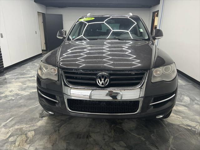 used 2009 Volkswagen Touareg 2 car, priced at $6,995
