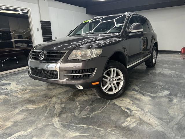 used 2009 Volkswagen Touareg 2 car, priced at $6,900