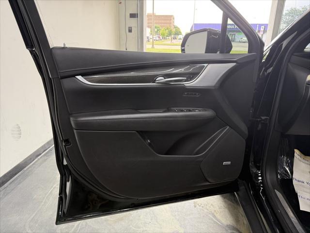 used 2021 Cadillac XT5 car, priced at $28,900