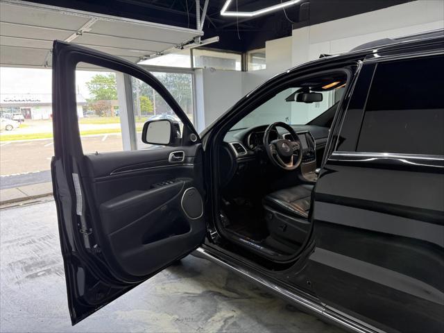 used 2015 Jeep Grand Cherokee car, priced at $17,500